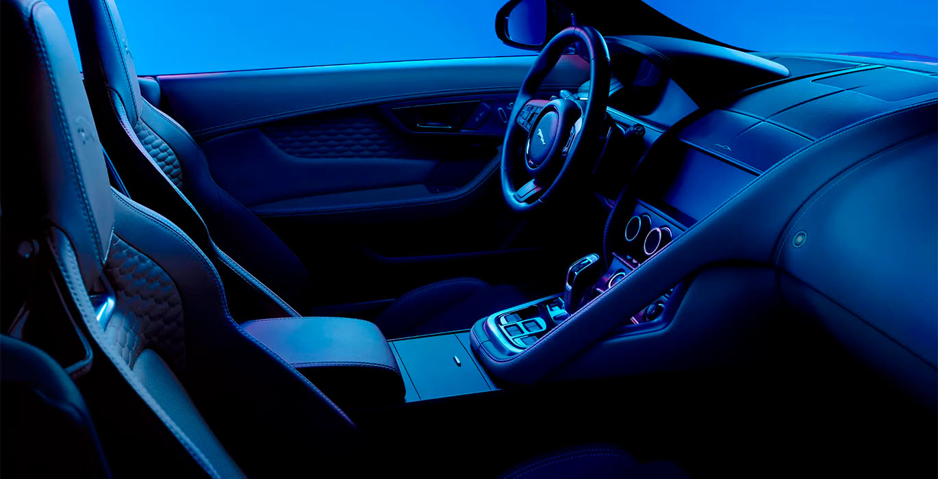 Jaguar-F-Type-2.0-I4-RWD-R-Dynamic-interior-delantera