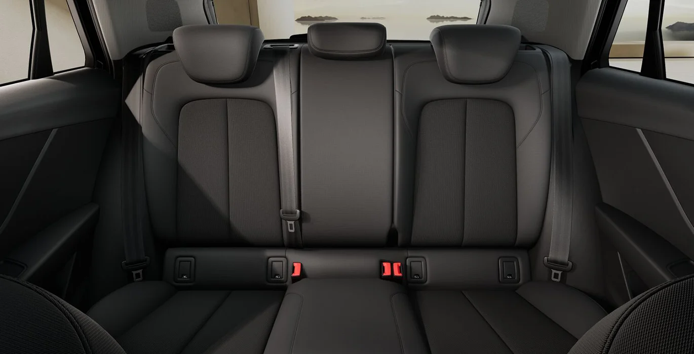 Audi-Q2-Advanced-30-TFSI-116cv-interior-trasera