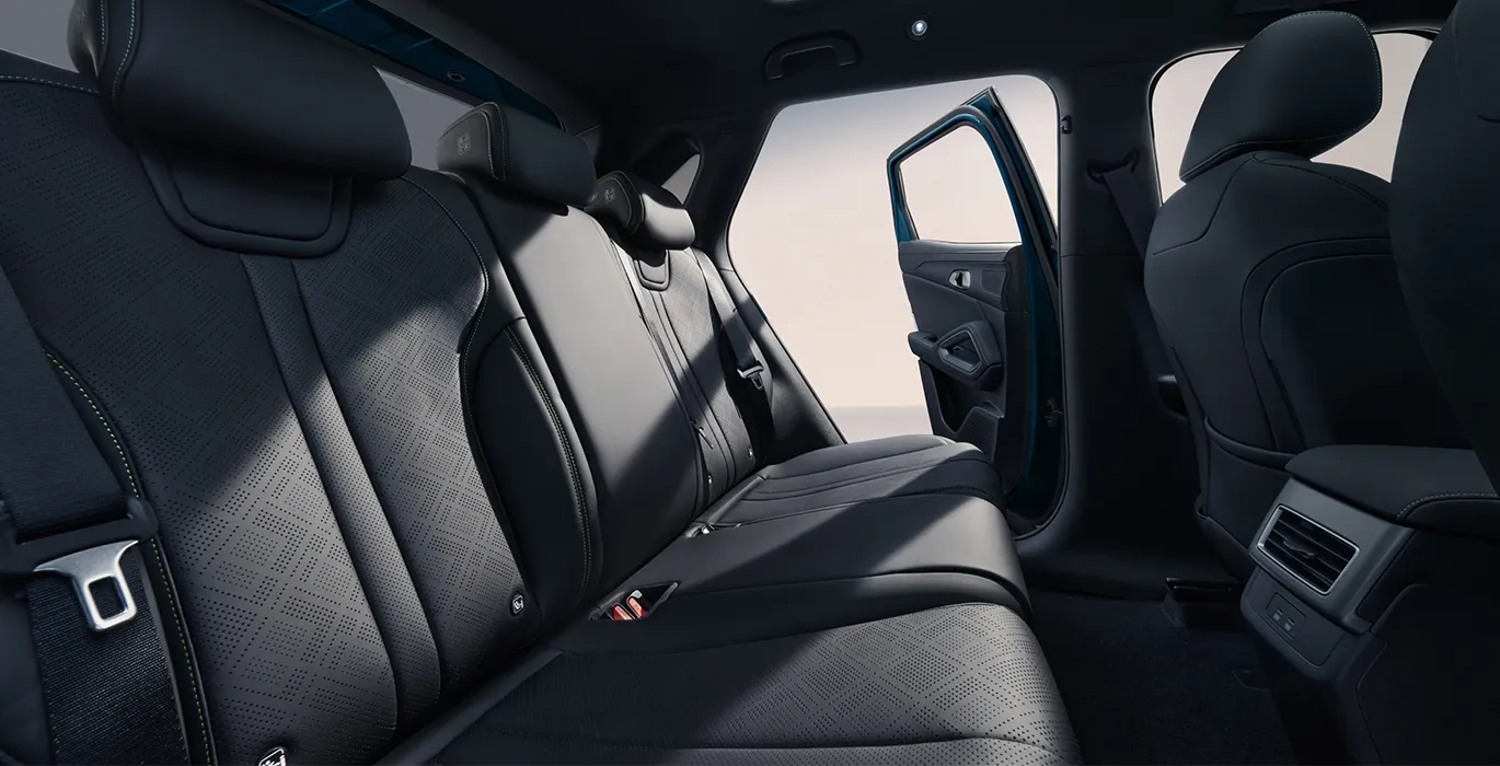 BYD-ATTO-2-DM-i-Active-interior-trasera