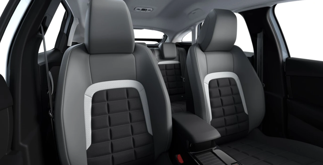 CITROEN-C4-Hybrid145CV-Business-Edition-interior-trasera