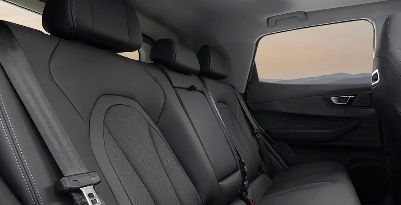 EBRO-s400-1.5-DHE-HEV-Excellent-CVT-interior-trasera