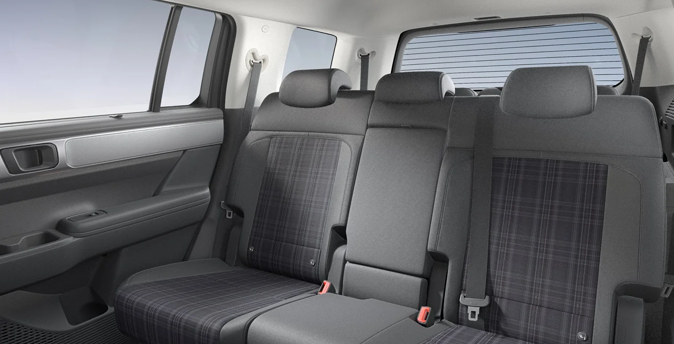 Hyundai-Santa-Fe-Maxx-1.6-T-GDI-HEV-215CV-4x4-6AT-interior-trasera
