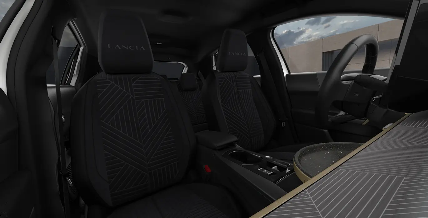 Lancia-Ypsilon-LX-MHEV-Hybrid-73kW-interior-trasera