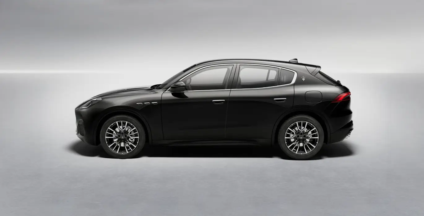 MASERATI-Grecale-L4-MHEV-300CV-AWD-II-negro-lateral
