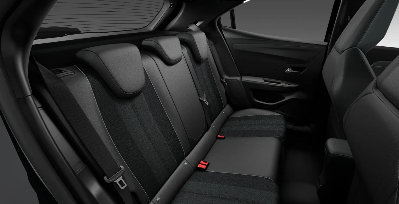 Opel-Mokka-1.2-T-XHT-Hybrid-eDCT6-GS-interior-trasera
