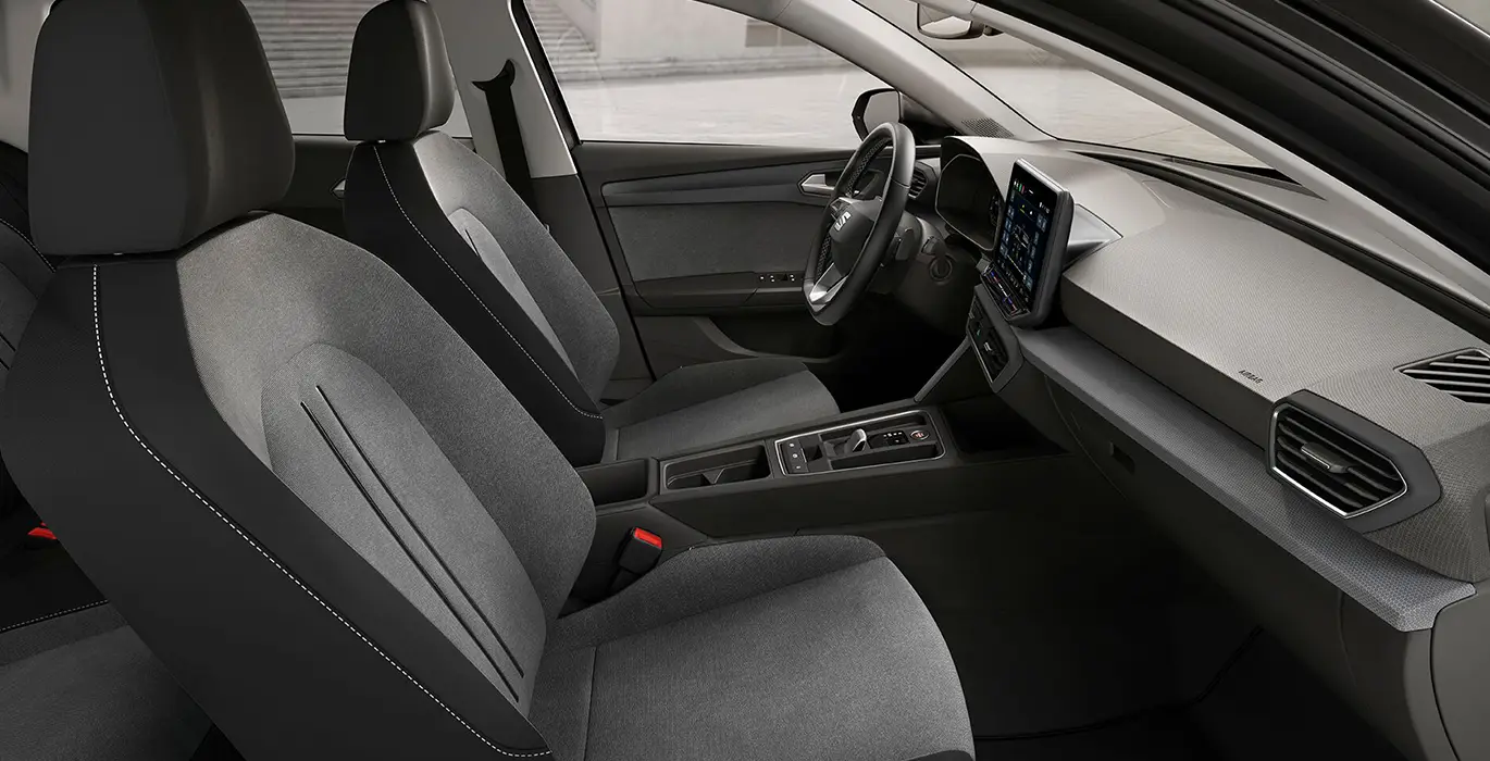 Seat-Leon-1.5-eTSI-115CV-DSG-Style-XL-sin-fondo-principal-interior-delantera-II