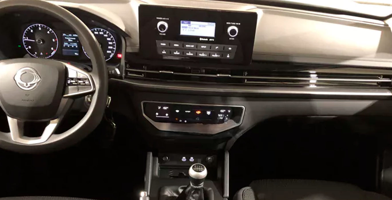 SsangYong-Musso-Sports-D22-DTR-Pro-4X4-MT-interior-delantera-2