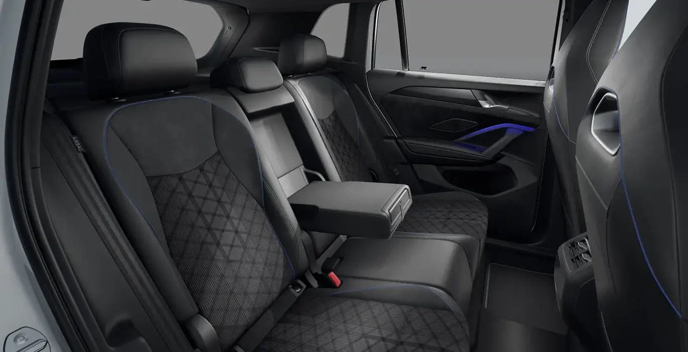 Volkswagen-Tiguan-R-Line-1.5-eTSI-110kW-DSG-interior-trasera